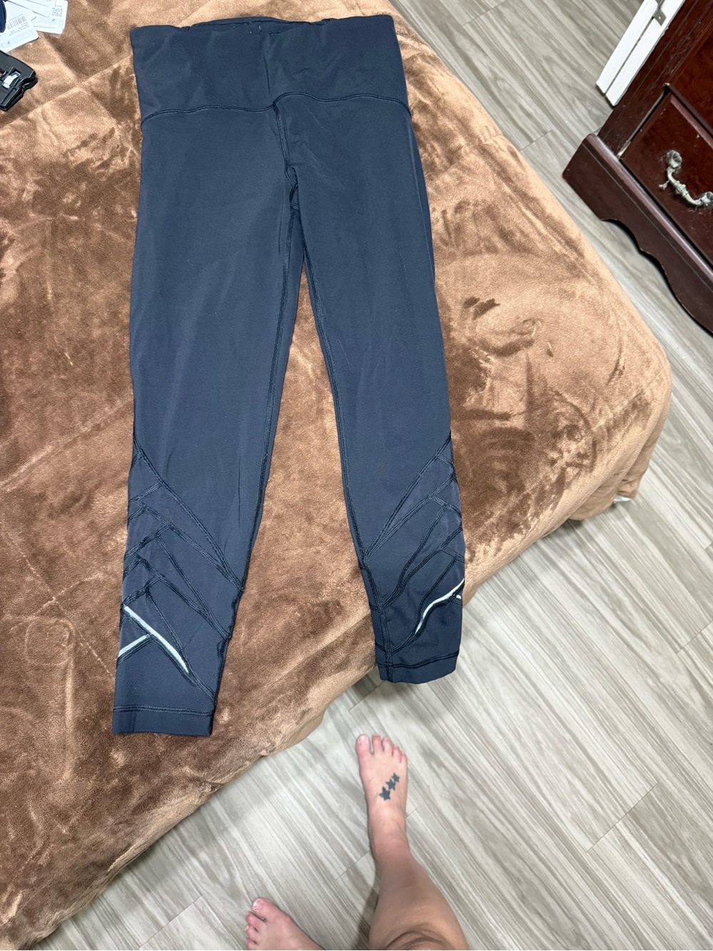 Woman’s size 8 lululemon cropped black leggings with mesh